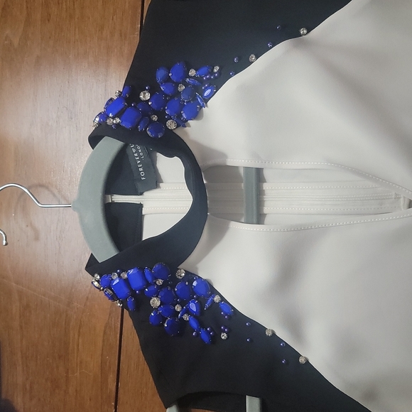 Top - Picture 2 of 8